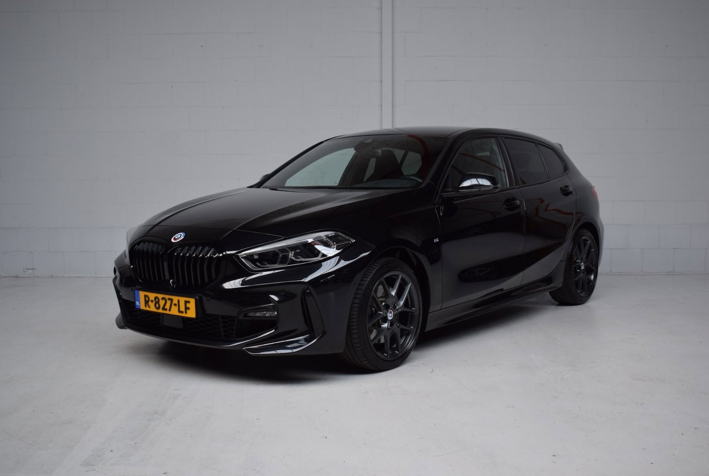 BMW 1-serie - 120i 178PK AUT M-SPORT ORG.NED / 1e EIG / NAP / M-SPORTSTOELEN / CAMERA / LED / BTW - AutoWereld.nl
