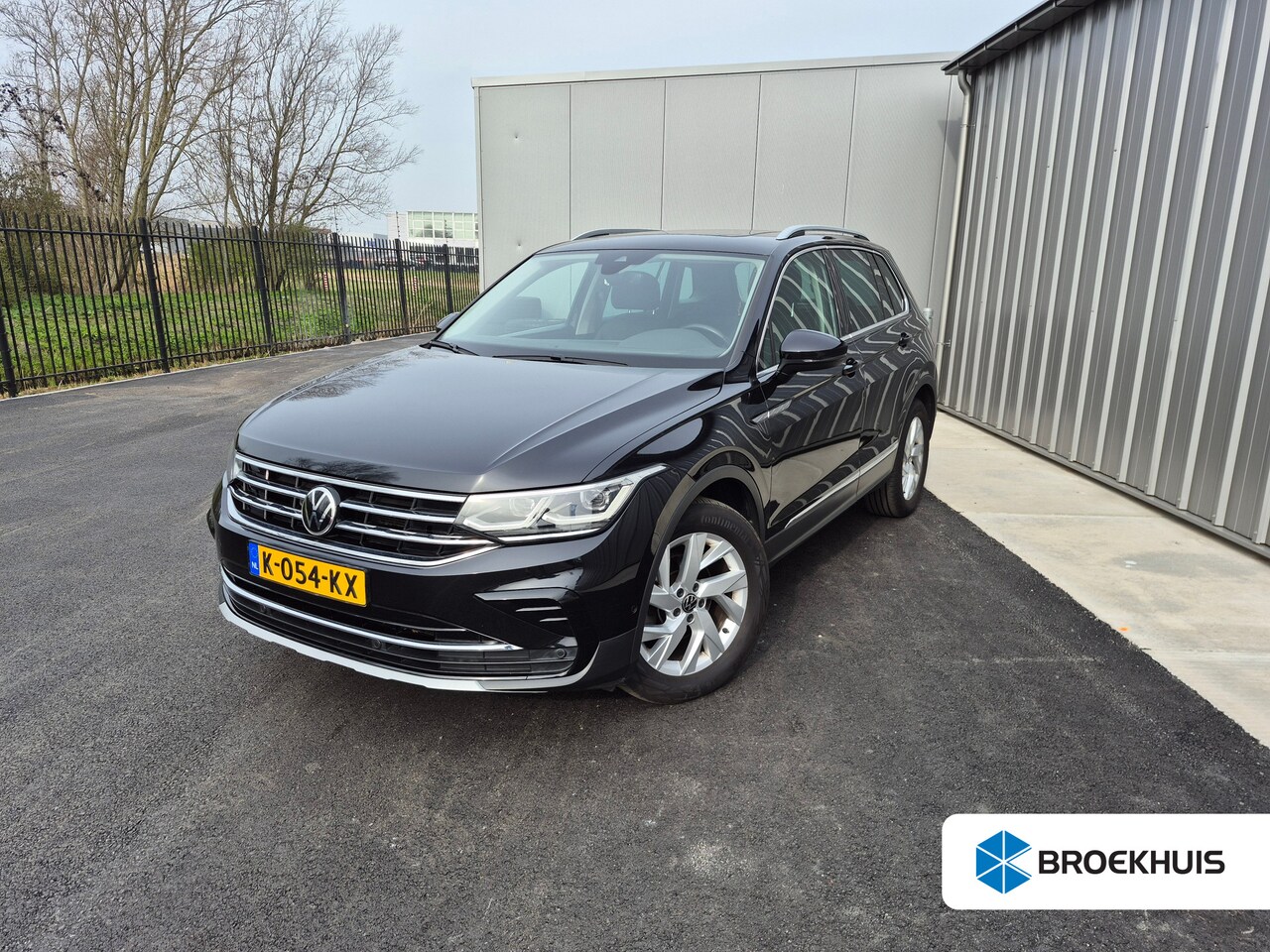 Volkswagen Tiguan - 1.5 TSI Elegance 150Pk DSG/AUTO | Glazen Panorama-dak | Achteruitrijcamera | Apple carplay - AutoWereld.nl