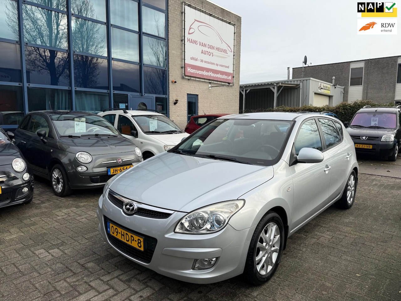 Hyundai i30 - 1.6i Style 5-deurs AUTOMAAT, APK 11/26 - AutoWereld.nl