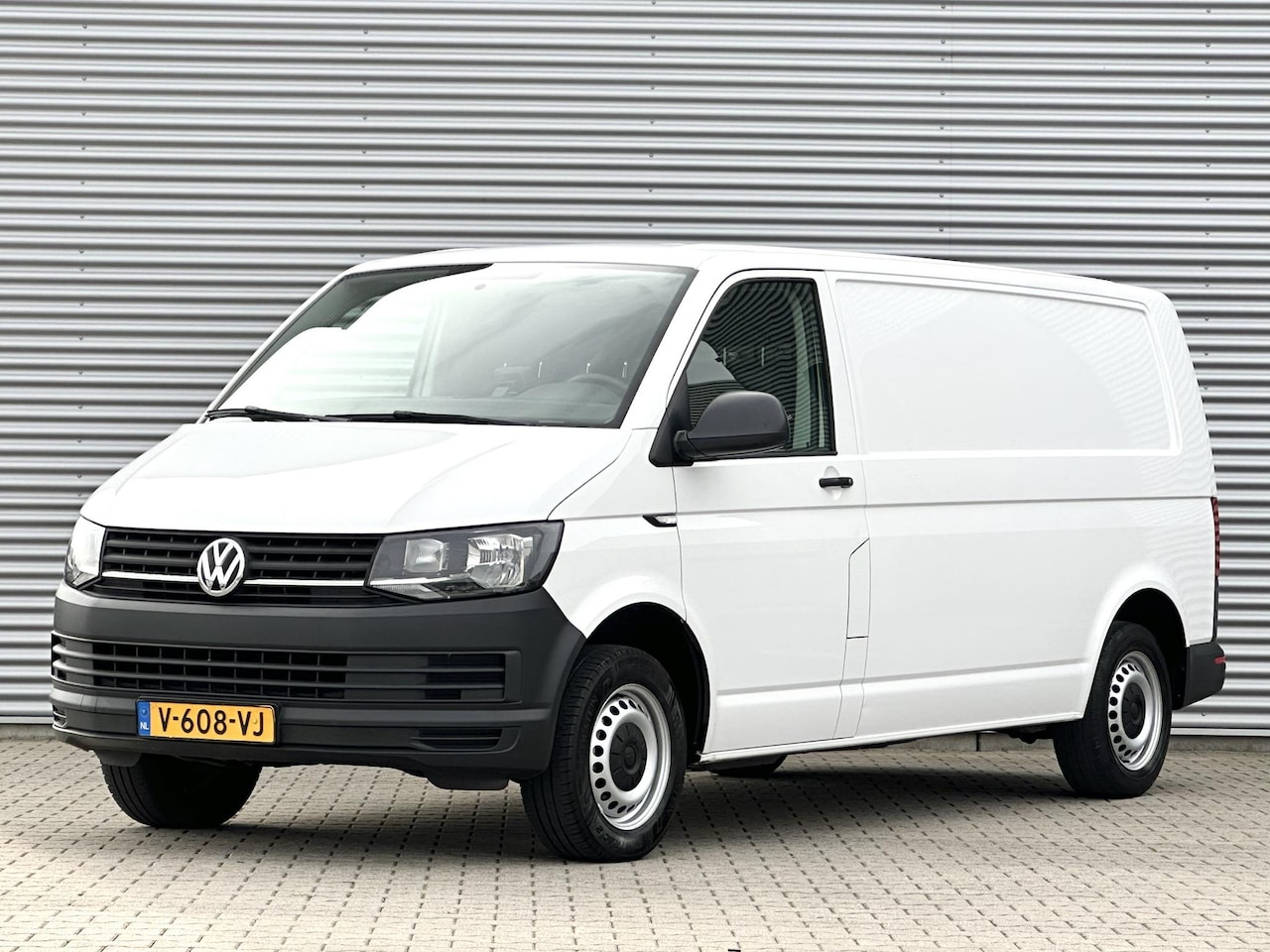 Volkswagen Transporter - 2.0 TDI L2 Nette bus! - AutoWereld.nl