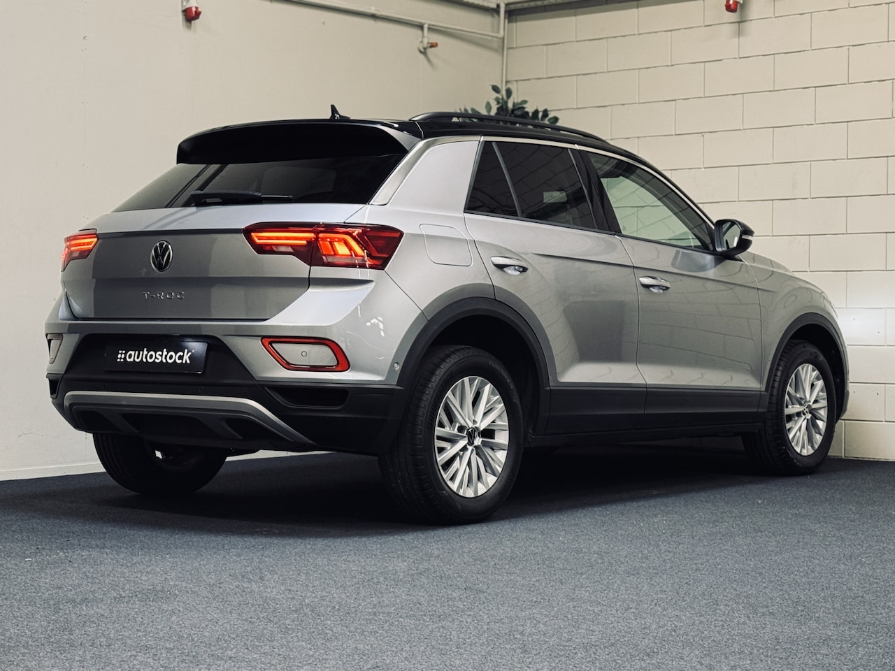 Volkswagen T-Roc - 1.0 TSI Life | Camera | CarPlay | Stoelverw. - AutoWereld.nl