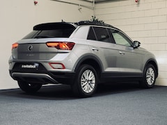 Volkswagen T-Roc - 1.0 TSI Life | Camera | CarPlay | Stoelverw