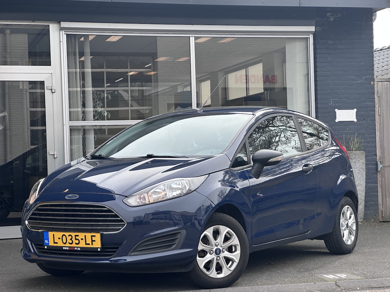 Ford Fiesta - 1.25 ELEKT RAMEN / RADIO / 3DEURS - AutoWereld.nl