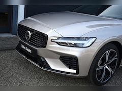 Volvo V60 - 2.0 T8 Plug-in hybrid AWD Ultra Dark Panorama/schuifdak | 360 camera | Extra getint glas a