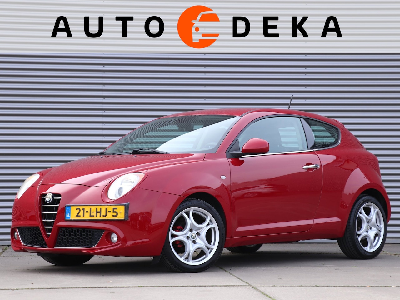 Alfa Romeo MiTo - 1.4 MultiAir 105pk Distinctive *Klimaatreg.*Cruisecontr.*Parkeeersens.* - AutoWereld.nl