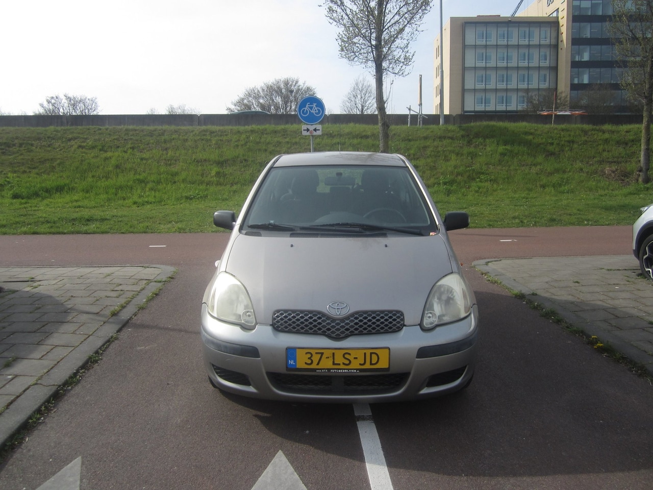 Toyota Yaris - 1.0 VVT-i Terra 1.0 VVT-i Terra - AutoWereld.nl