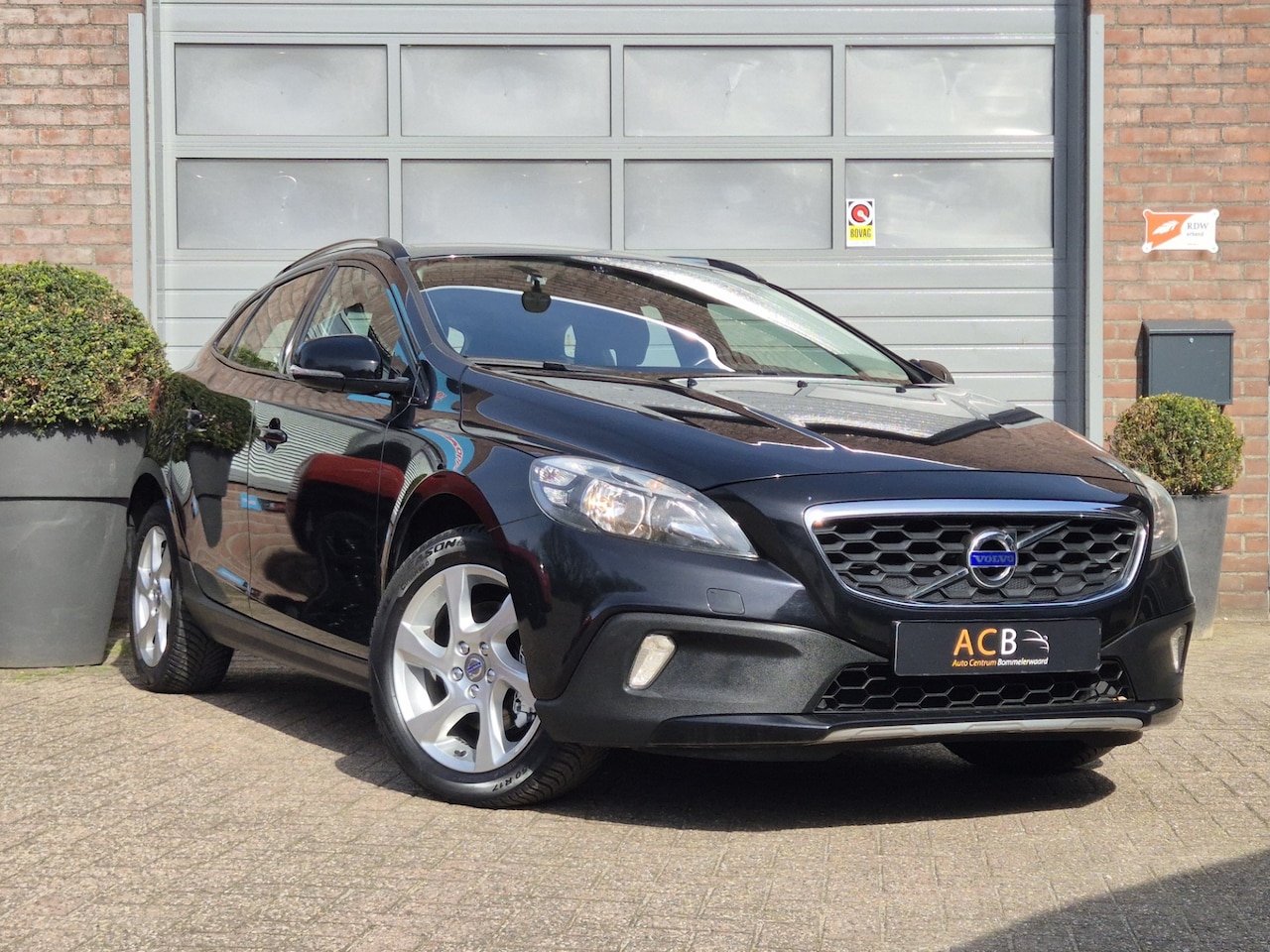 Volvo V40 - 1.6 T4 Momentum 1.6 T4 180 pk Momentum, NAP, Trekhaak / Cross Country uitvoering - AutoWereld.nl