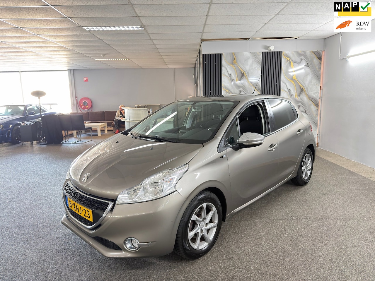 Peugeot 208 - 1.2 VTi Style Apk Nieuw,Cruise,Clima,Carplay,Navigatie,N.A.P,Lm velgen,2 sleutels,Goed ond - AutoWereld.nl