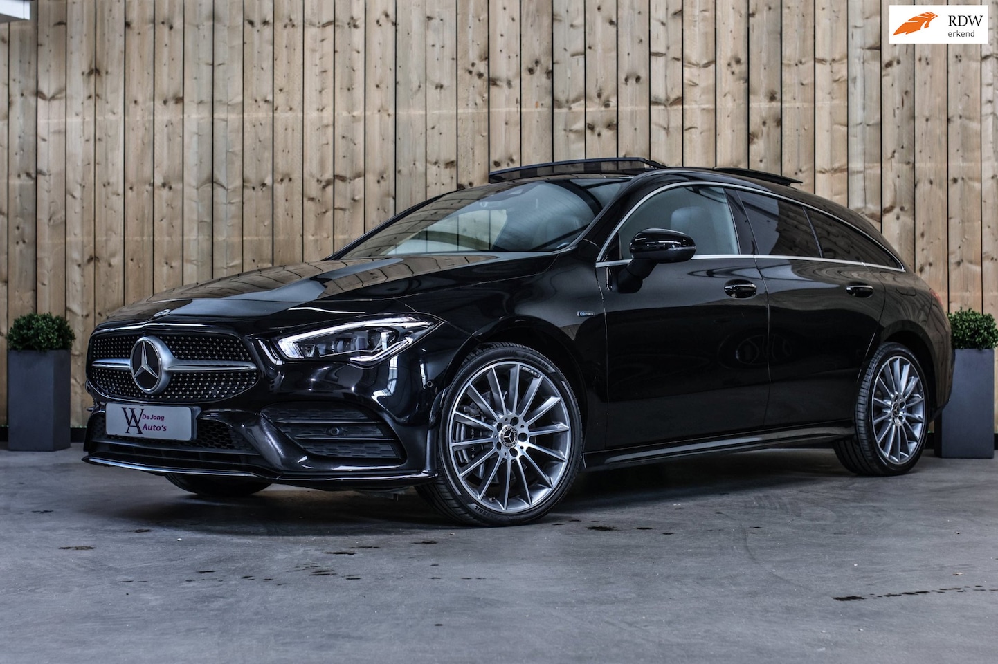 Mercedes-Benz CLA-klasse Shooting Brake - 250 e AMG *Pano*360 Camera*Keyless*Elek. Stoelen* - AutoWereld.nl
