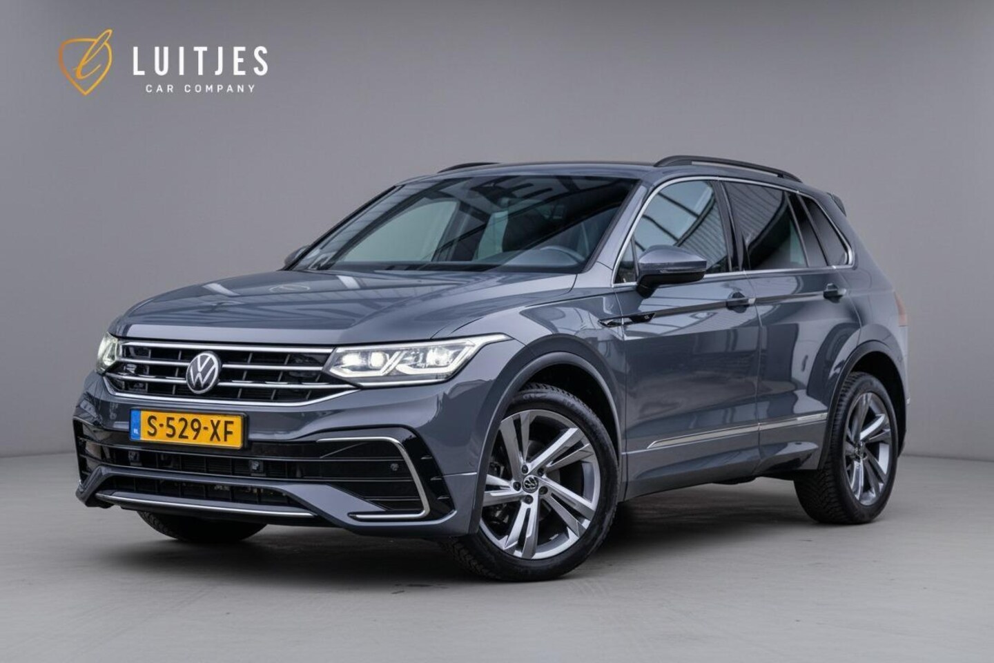 Volkswagen Tiguan - 1.5 TSI R-Line I iQ-Light I Virtual-cockpit I ACC I Camera I Carplay I Dealer-onderhouden - AutoWereld.nl