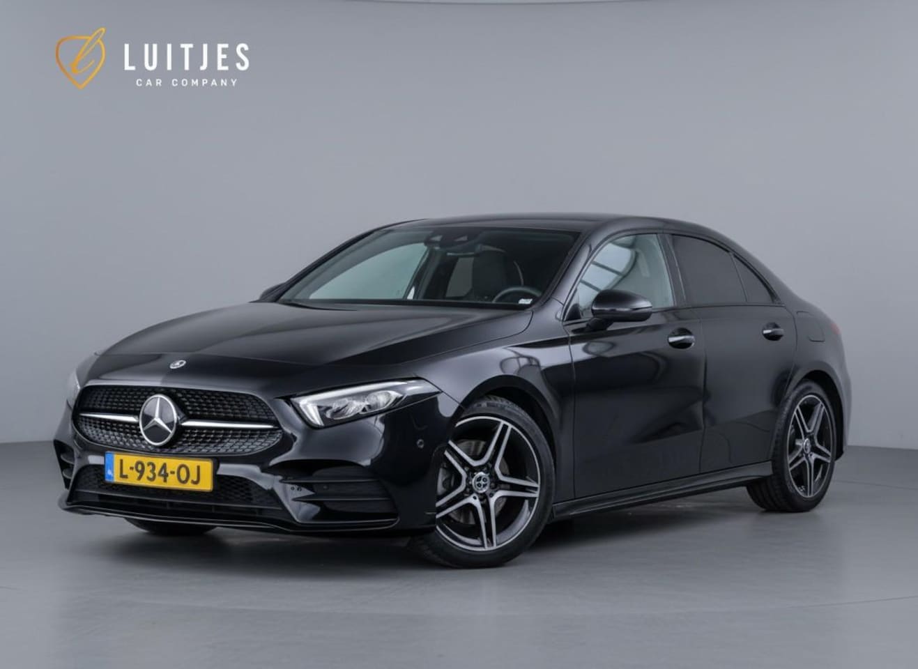 Mercedes-Benz A-klasse - 200 AMG I Pano I Sfeerverl. I Org.NL I Camera I Stoelmemo I Multibeam I 1e-eig I Dealer-o. - AutoWereld.nl