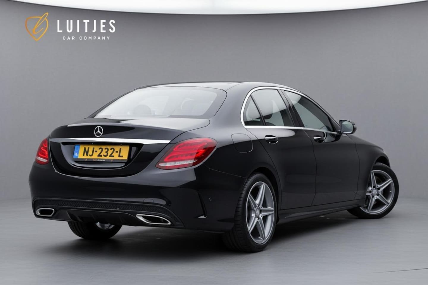 Mercedes-Benz C-klasse - C180 AMG Sport I Slechts 48.000km I Org.NL I 1e-eig. I Leder I Camera I 18'' I Topconditie - AutoWereld.nl