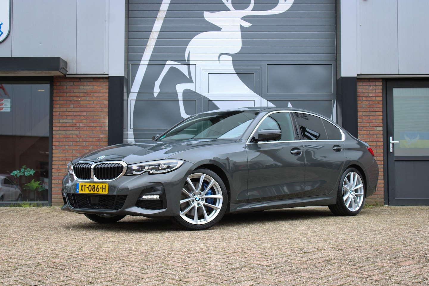 BMW 3-serie - 330i High Executive Edition M-sport / Dravit Grau / Head-up / 19'' Breyton / Elek. Trekhaa - AutoWereld.nl