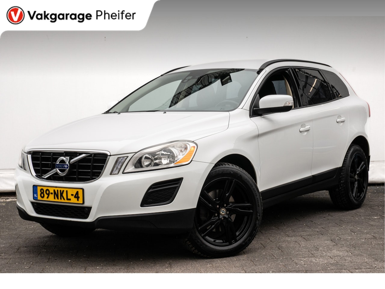 Volvo XC60 - 2.0T Aut. Kinetic Navigatie/ Pdc/ Armsteun/ Tel. bluetooth/ Lmv - AutoWereld.nl