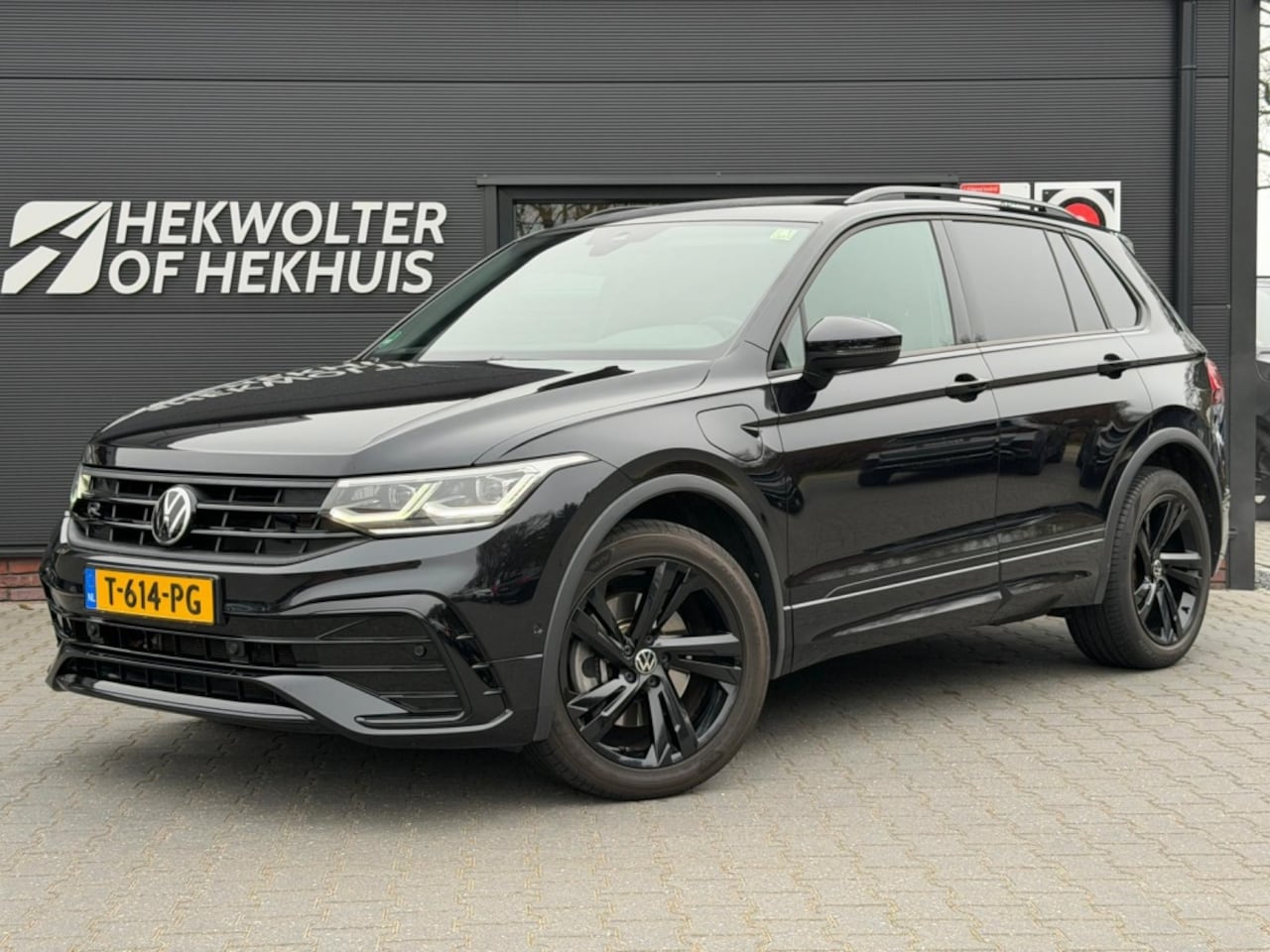 Volkswagen Tiguan - 1.4 TSI eHybrid R-Line Black Style | Trekhaak | Camera | Matrix - AutoWereld.nl