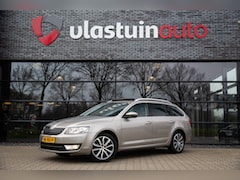 Skoda Octavia Combi - 1.6 TDI Greentech Edition Businessline , Panoramadak, Trekhaak, Achteruitrijcamera,