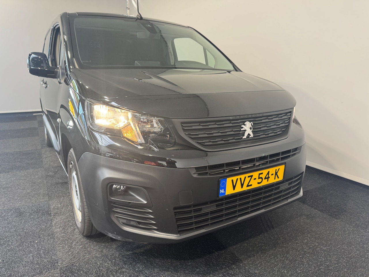 Peugeot Partner - 1.5 HDI 3 zits 100 Pk Car play Navigatie APK 03-2027 - AutoWereld.nl