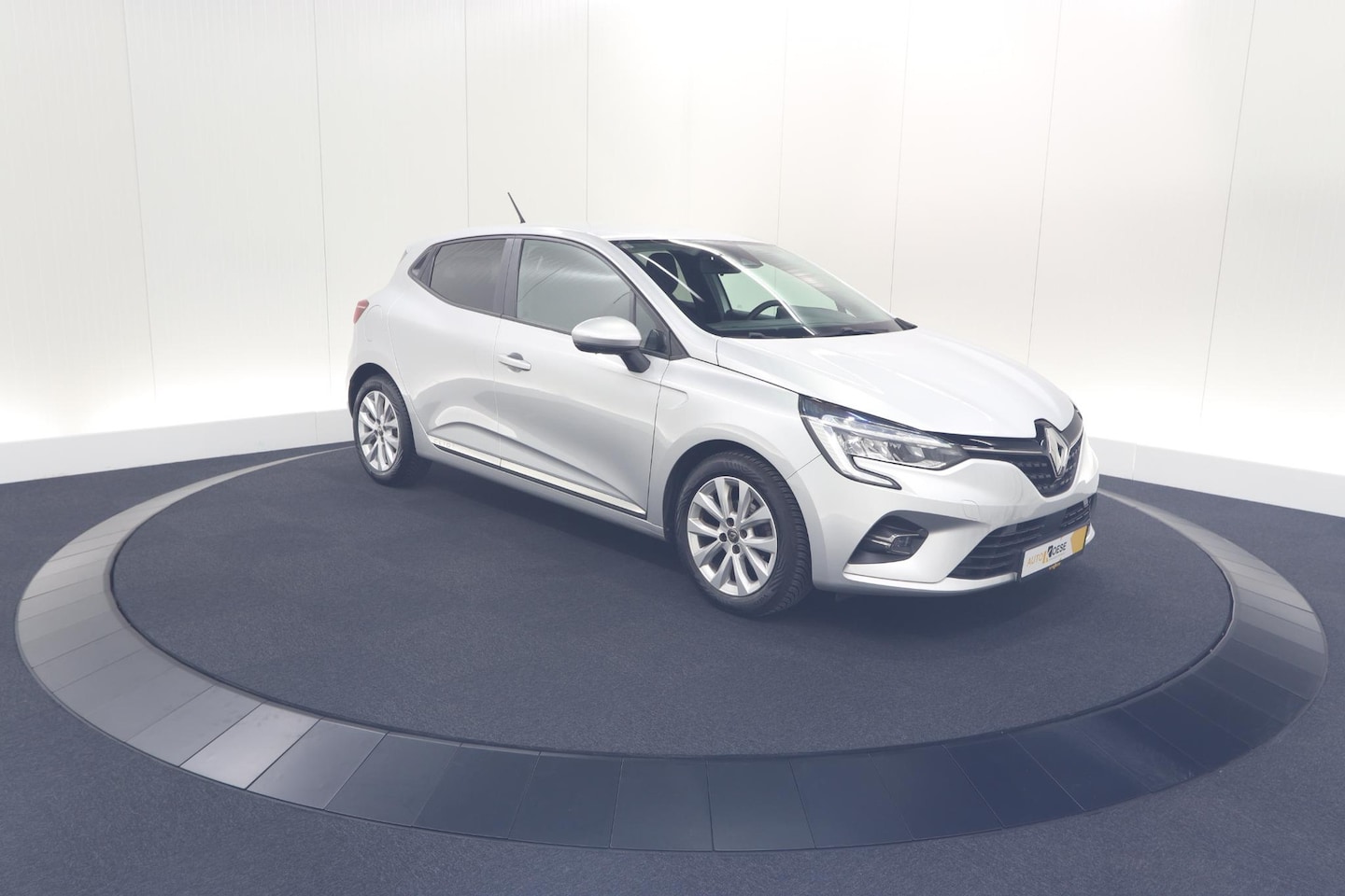 Renault Clio - TCe 100 Limited | Stoelverwarming | Apple Carplay | Parkeersensoren - AutoWereld.nl