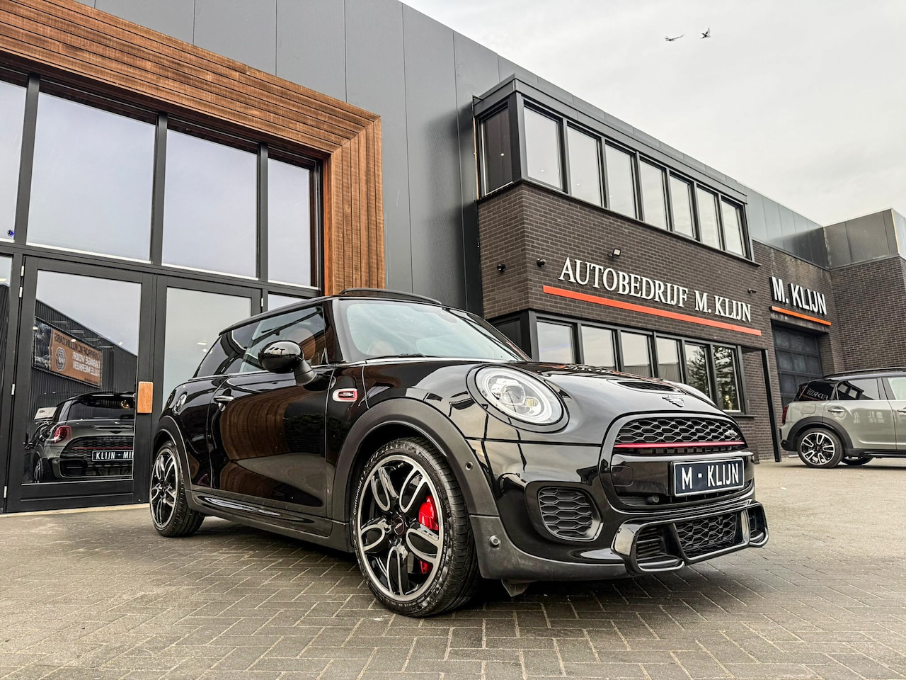 MINI John Cooper Works - Mini 2.0 Chili F1 aut 231pk/Chester brown leer/Pano/Hk/Bomvol - AutoWereld.nl