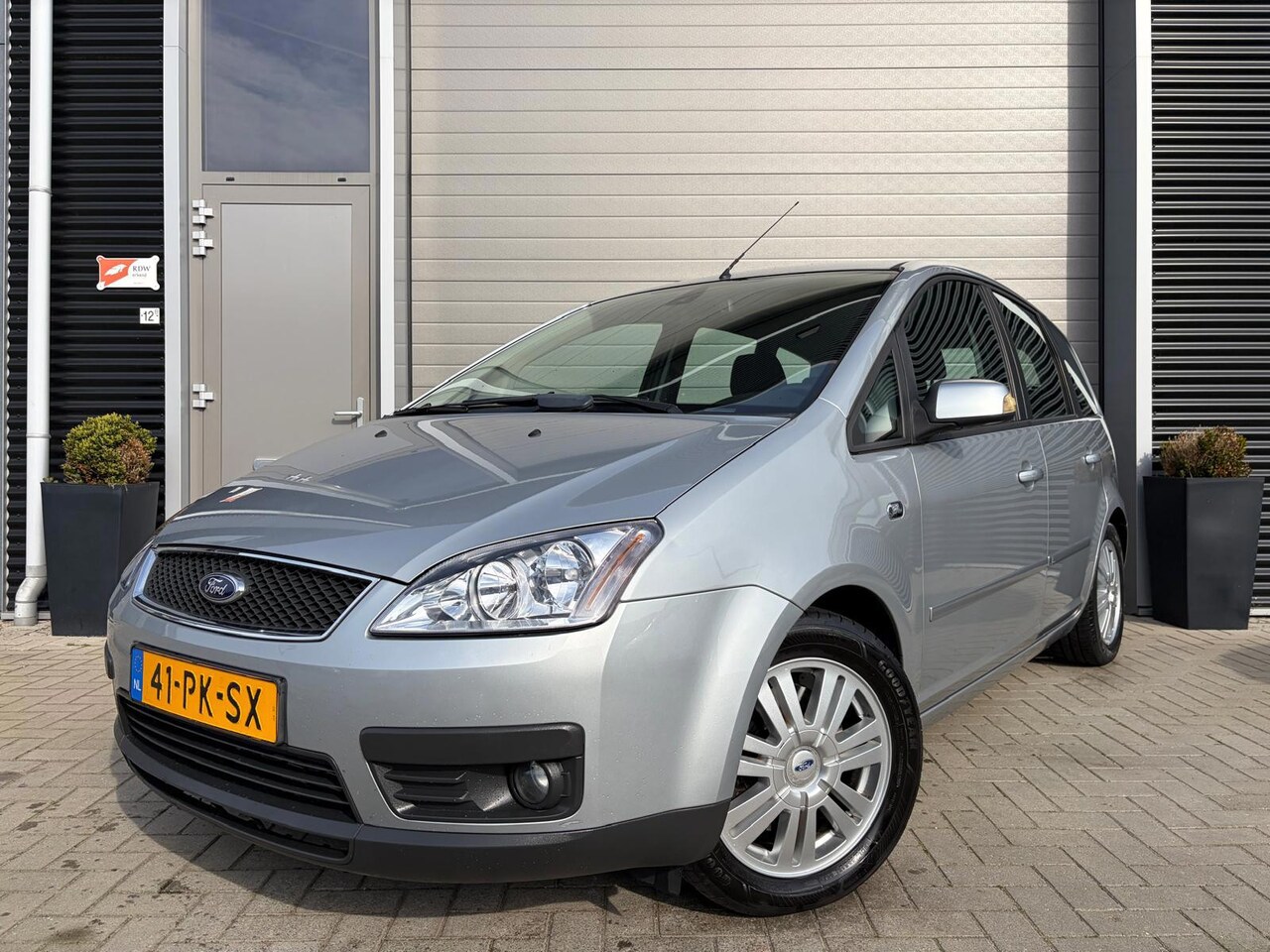 Ford Focus C-Max - 2.0-16V Ghia/153.000 NAP/Dealer onderhouden/Trekhaak/Android/Carplay/ - AutoWereld.nl