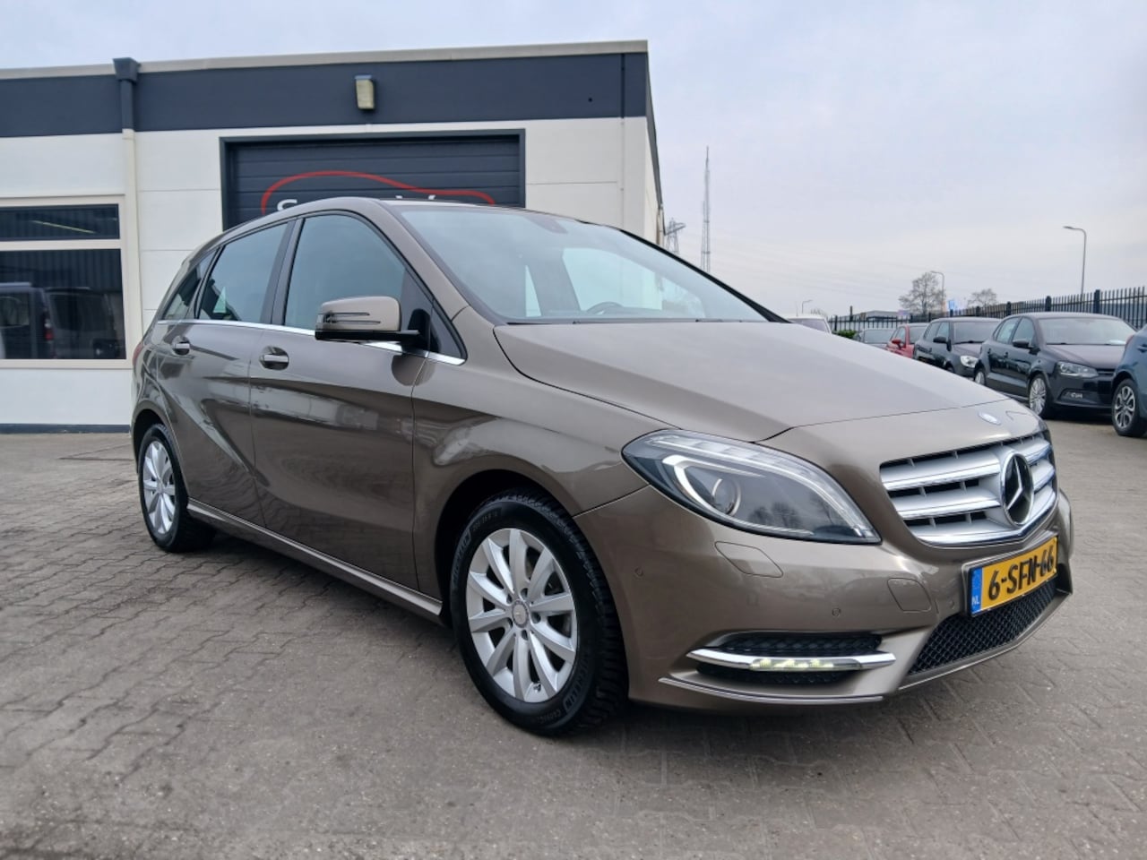 Mercedes-Benz B-klasse - 180 Topstaat/Leer/Automaat/Stoelverwarming - AutoWereld.nl