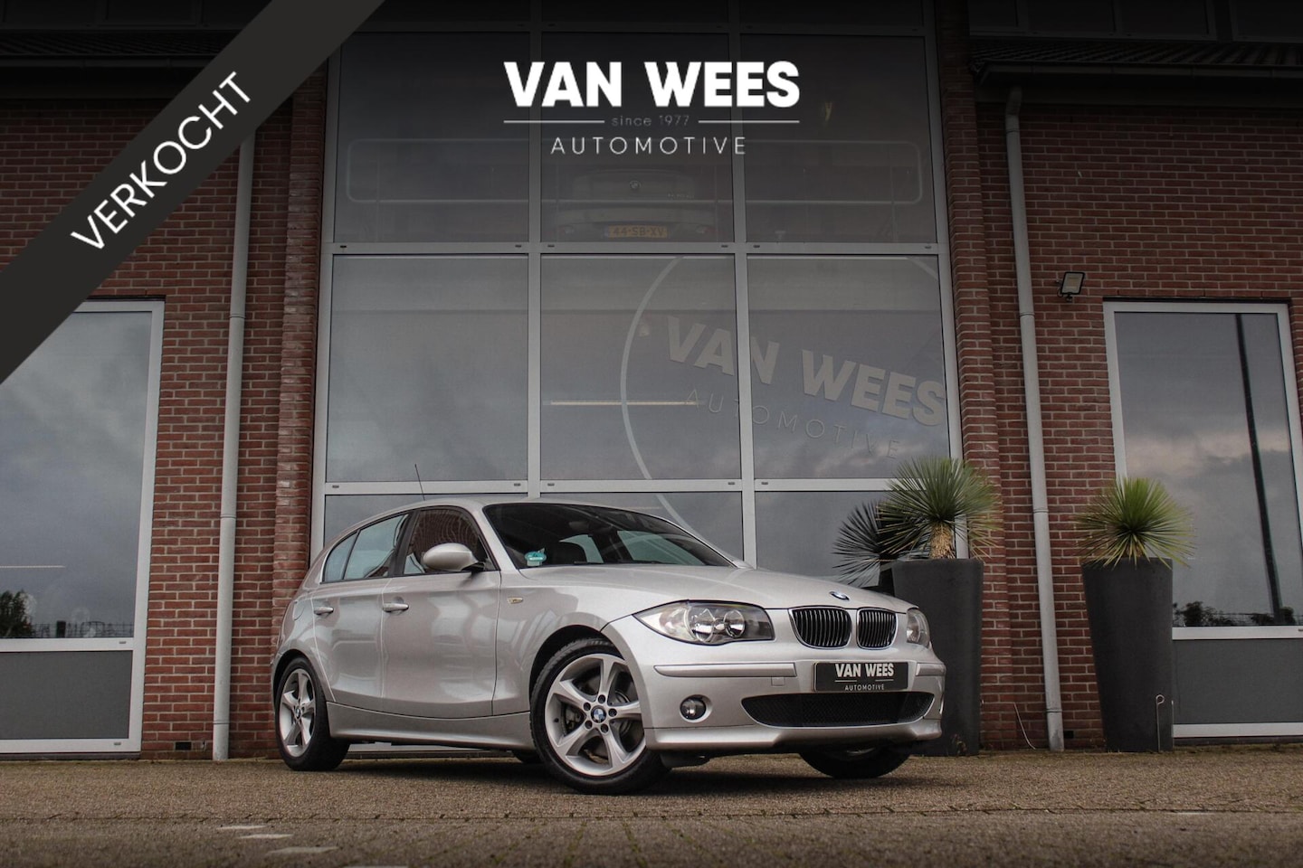 BMW 1-serie - 130i Introduction | 265 pk | 6 cilinder | Origineel NL | Leer | Sportstoelen | 17 inch | C - AutoWereld.nl