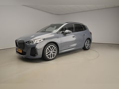 BMW 2-serie Active Tourer - 218i | M-Sportpakket | LED | Leder | Navigatie | Sportstoelen | Shadow line | DAB | Alu 18