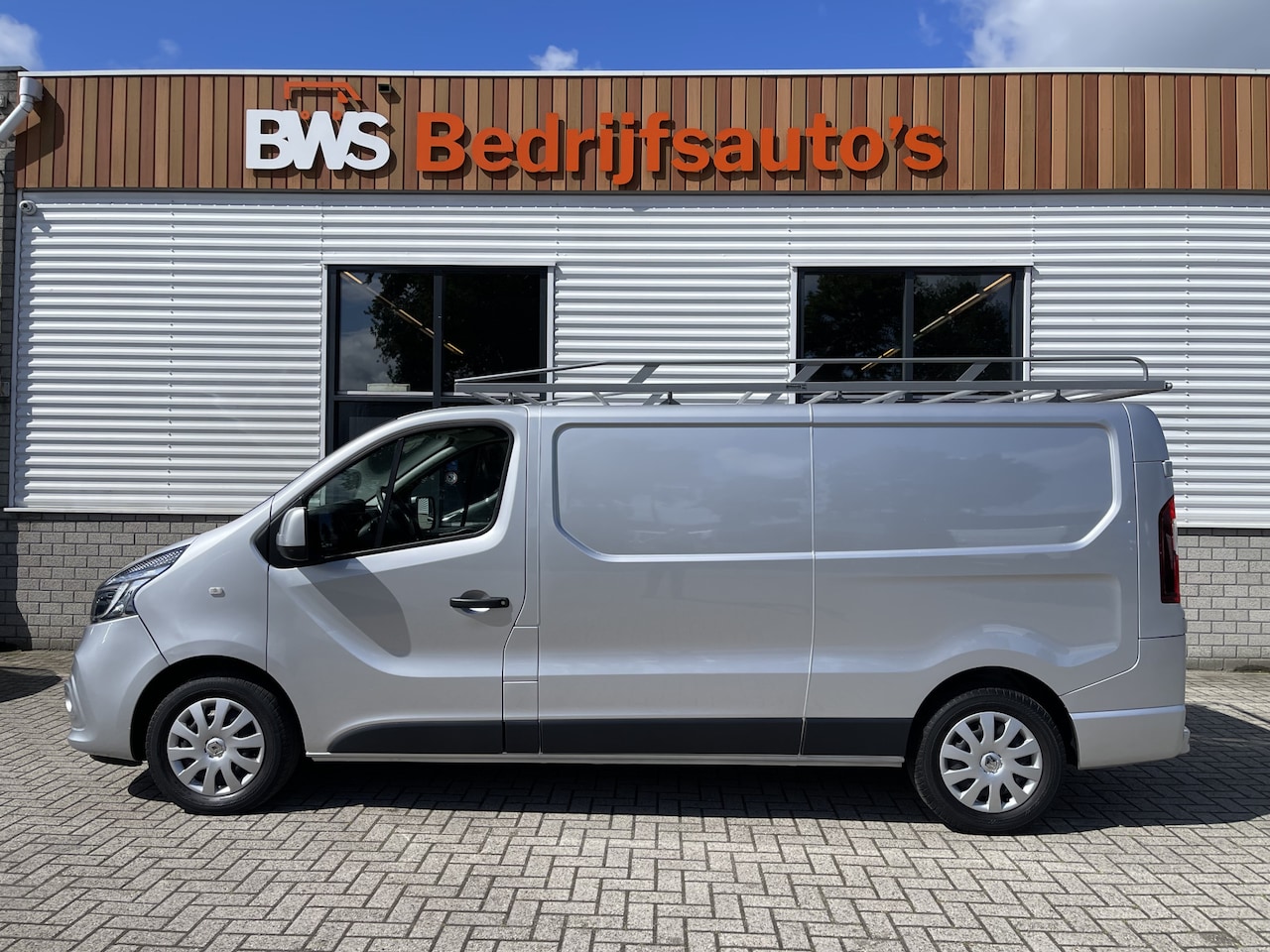 Renault Trafic - 2.0 dCi 120pk T29 L2H1 Work Edition / euro 6 / bpm vrij / vaste prijs rijklaar € 20.950 ex - AutoWereld.nl