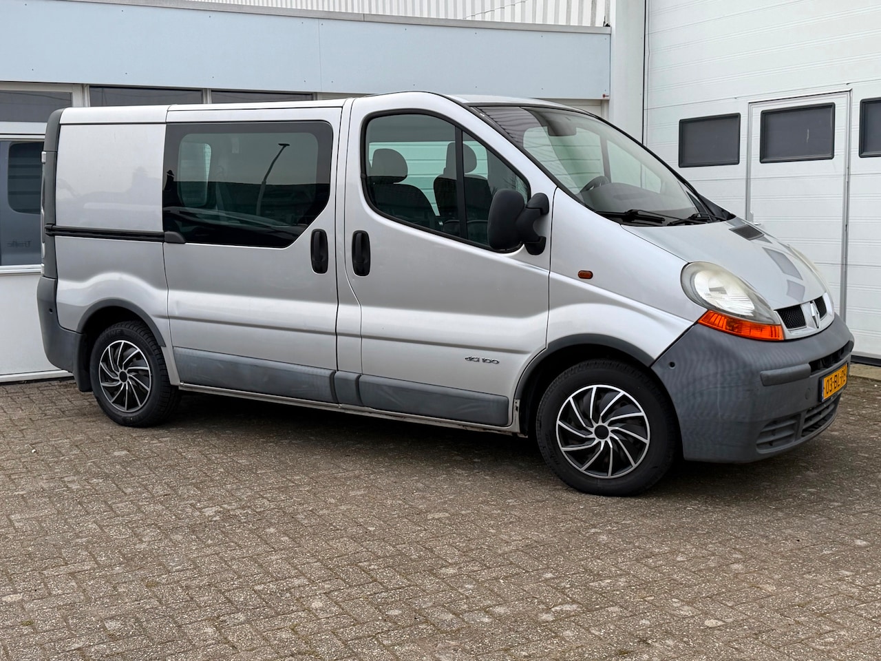 Renault Trafic - 1.9 dCi L1H1 INVALIDE ROLSTOEL VERVOER+AIRCO+CAMERA+2X ZIJ SCHUIFDEUREN - AutoWereld.nl