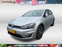 Volkswagen e-Golf - E-DITION / LED / Virtual cockpit / Navigatie / Climate control / Parkeersensoren V+A / 17'