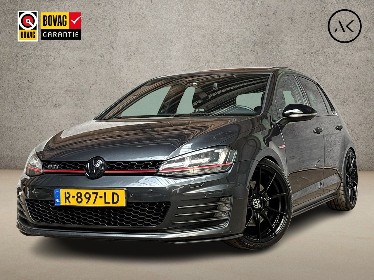 Volkswagen Golf - 2.0 TSI GTI 220Pk Automaat (SCHUIFDAK, NAVIGATIE, DYNAUDIO, STOELVERWARMING, DYNAMISCHE KN - AutoWereld.nl