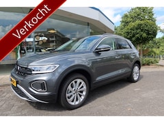 Volkswagen T-Roc - 1.5 TSI 150PK AUTOMAAT Life Edition 10dkm Navi I All-Season I