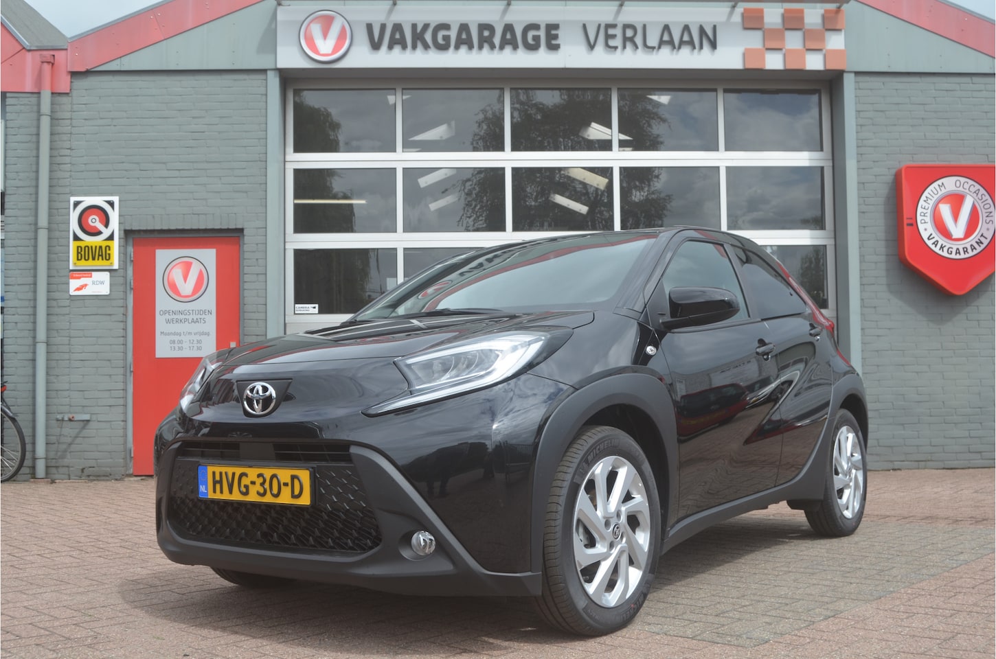 Toyota Aygo X - 1.0 VVT-i MT first 1.0 VVT-i MT First, LM velgen, nav.camera 12 mnd.gar. - AutoWereld.nl