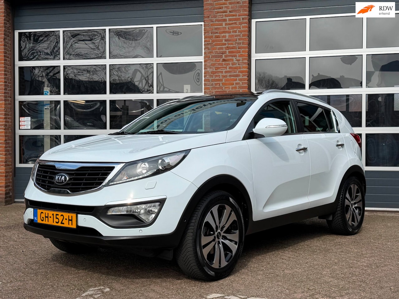 Kia Sportage - 2.0 Super Pack 2.0 Super Pack, Automaat, pano dak, 1/2 leder, navi, camera, cruise, PDC, Trekhaak etc. - AutoWereld.nl