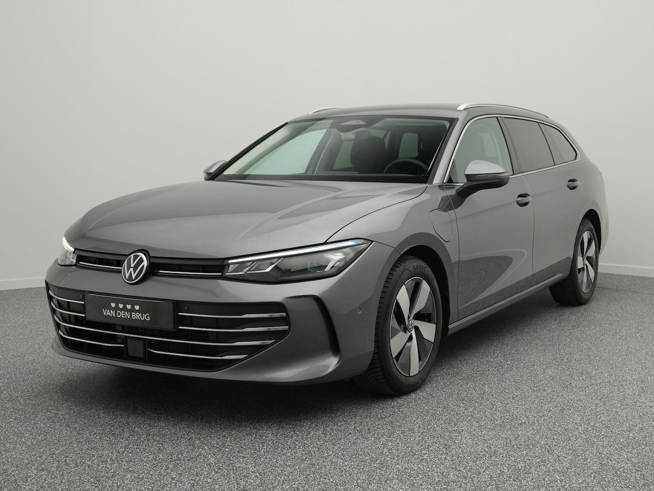 Volkswagen Passat Variant - 1.5 eHybrid 204pk Business | LED | Ergo Active Stoelen | Side Assist | Trekhaak | Head up - AutoWereld.nl