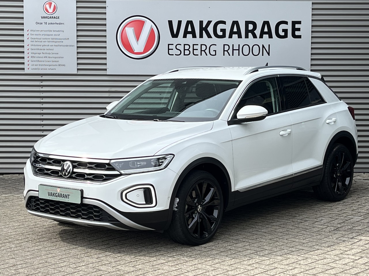 Volkswagen T-Roc - 1.5 TSI Style FACELIFT,DSG,NAVI,LED,AFN.TREKHAAK - AutoWereld.nl