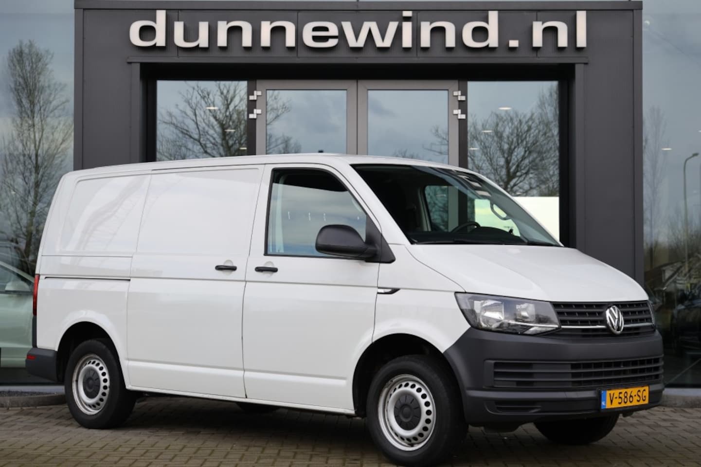 Volkswagen Transporter - 2.0 TDI L1H1 Trendline 2.0 TDI L1H1 TRENDLINE - AutoWereld.nl