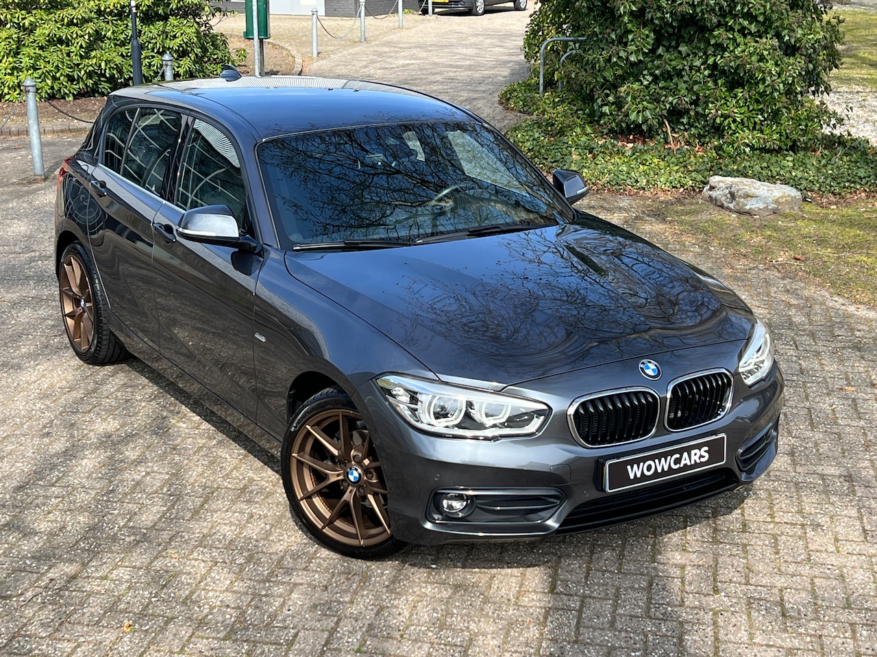 BMW 1-serie - 118i Edition Sport Line Executive 1.5i 136pk 5DRS - Camera - Alarm - Dashcam - ABC Klep - Navi Prof. - Pdc - - AutoWereld.nl