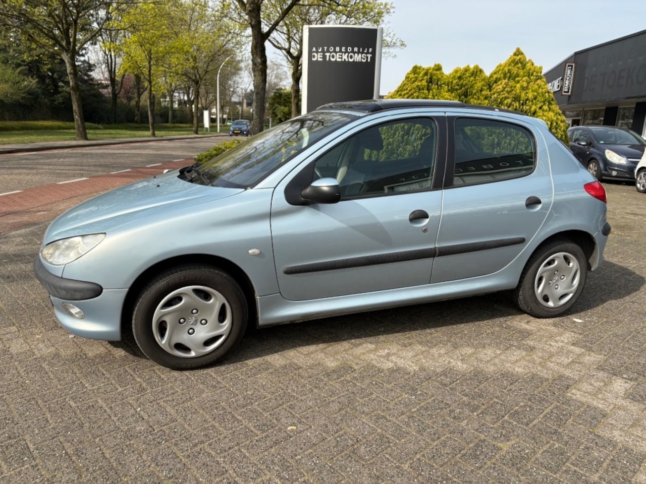 Peugeot 206 - 1.4 Autom Hobby Auto Lees extra Tekst APK 2027 Panorama Dak Airco - AutoWereld.nl