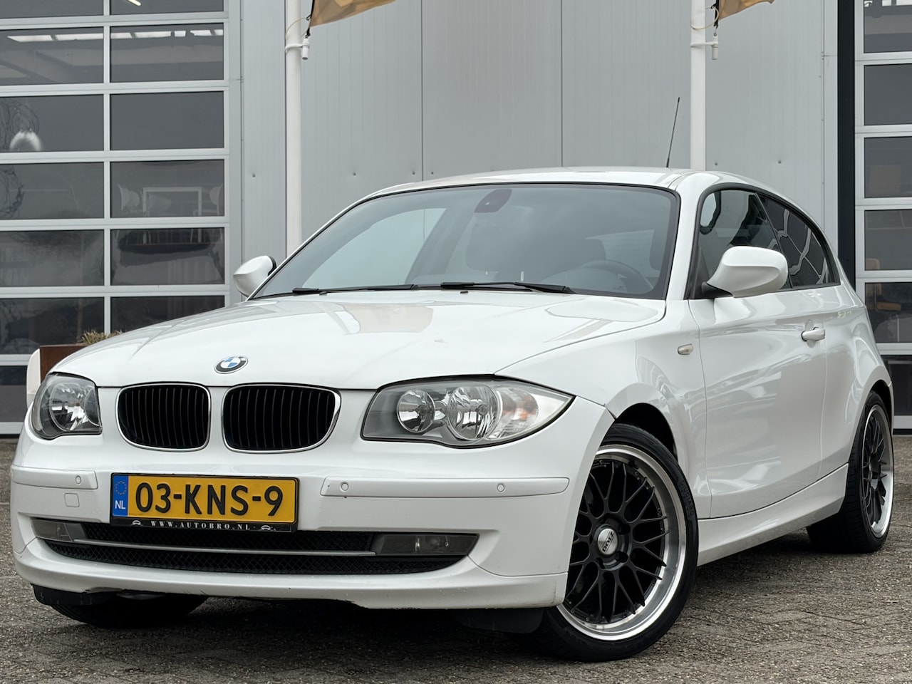 BMW 1-serie - 118i Business Line Style 143pk | Audio-navigatie full map | Bluetooth | Cruise control | L - AutoWereld.nl