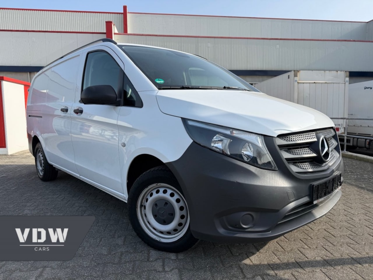 Mercedes-Benz Vito - 116 CDI L2H1 Airco / Afneembare trekhaak (2500KG), Cruise, Navi, Parkeersensoren - AutoWereld.nl