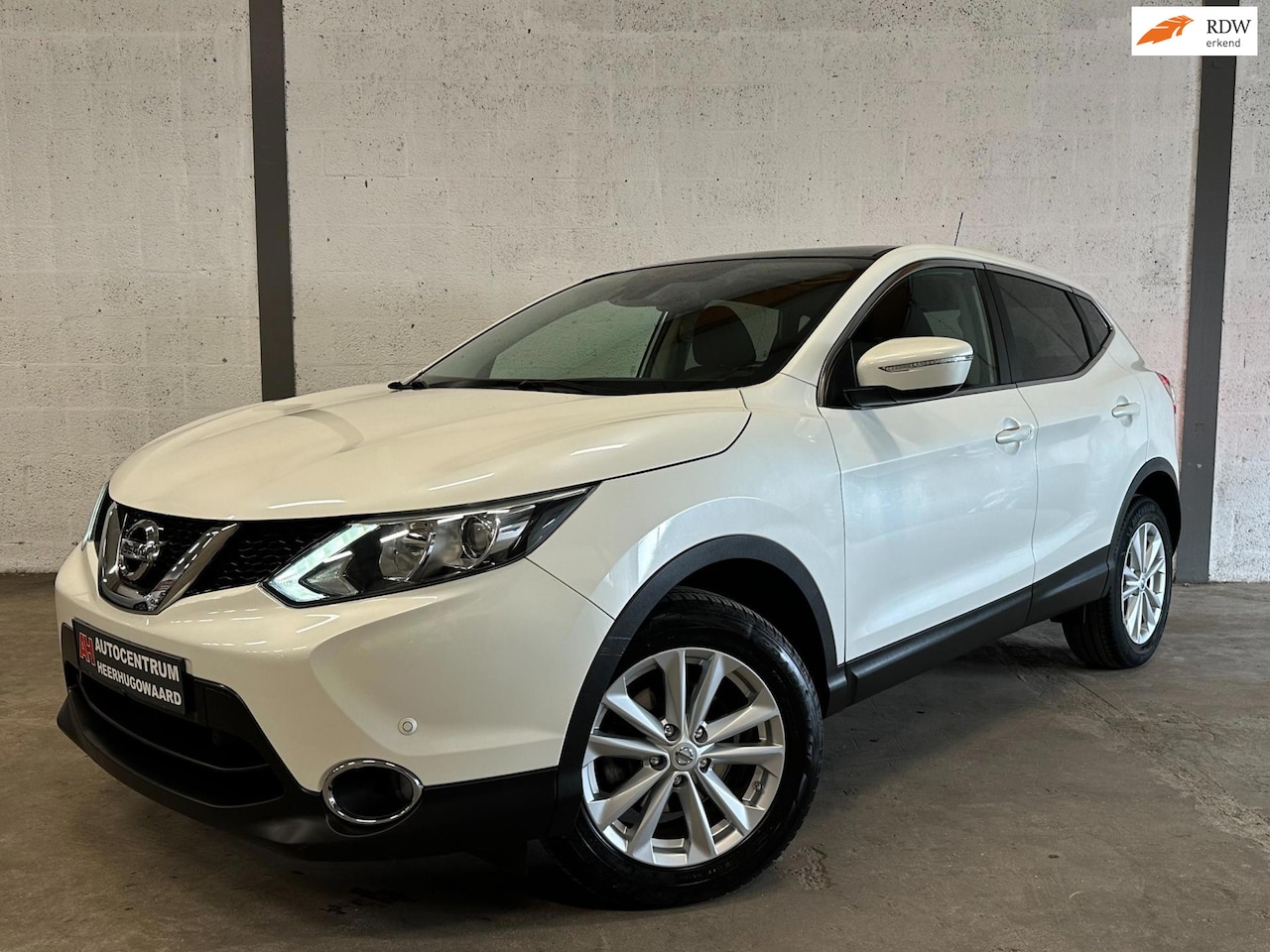 Nissan Qashqai - 1.2 Connect Edition Pano|Camera|Navi|Cruise|Dealer Onderhouden !! - AutoWereld.nl