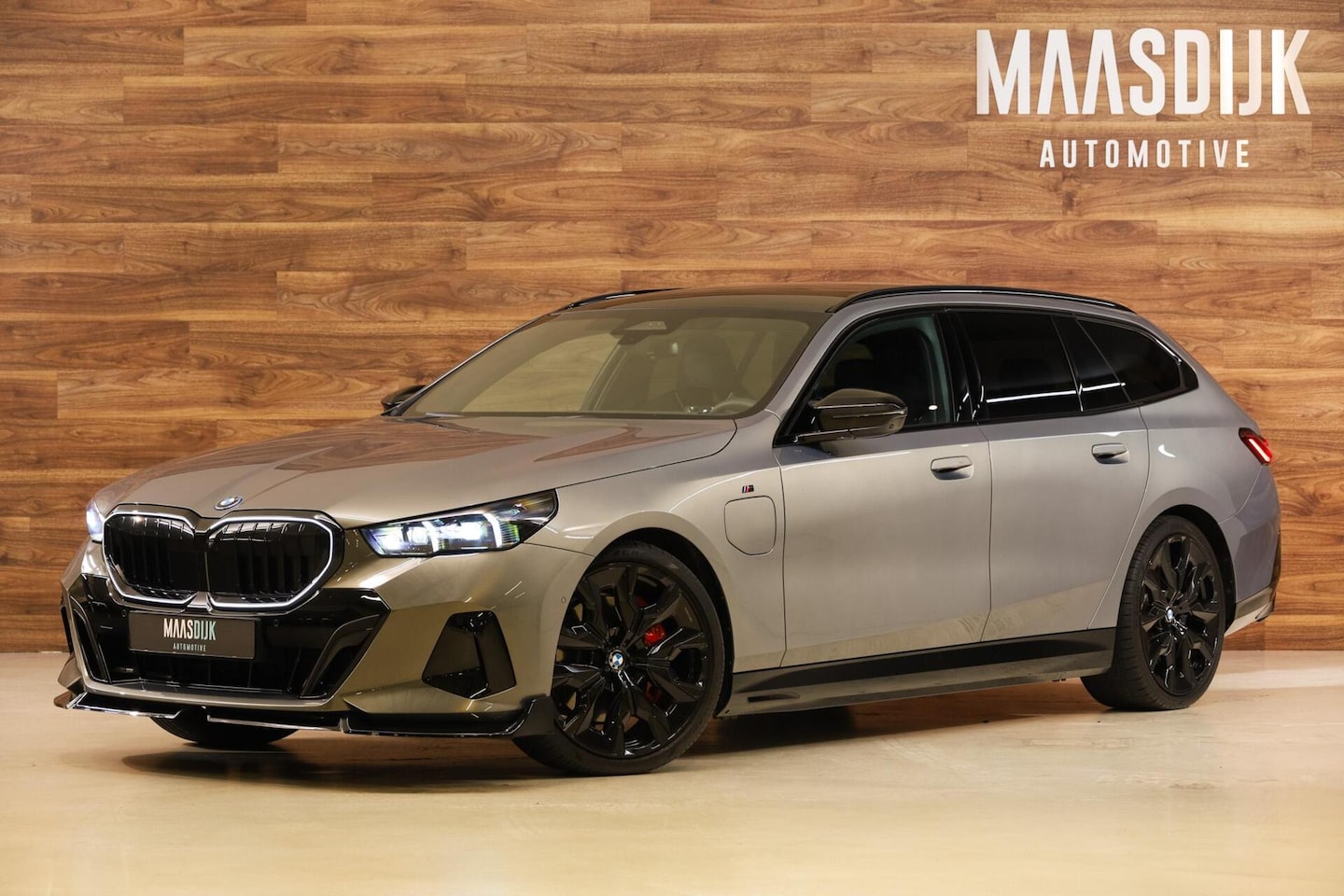 BMW 5-serie Touring - 550e xDrive 550e xDrive - AutoWereld.nl