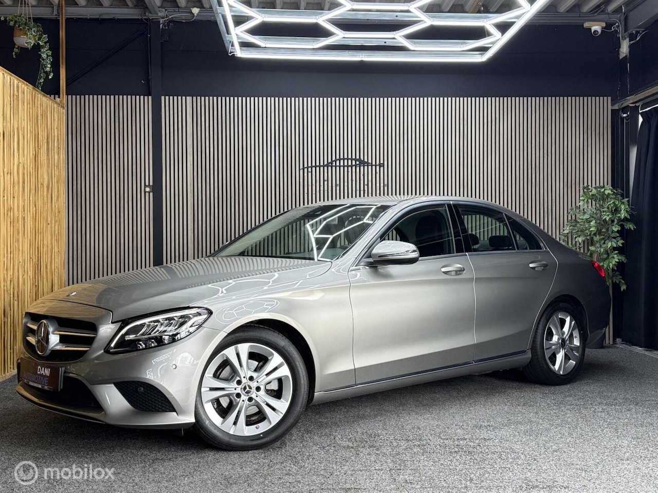 Mercedes-Benz C-klasse - 180 Advantage Pack|Navi|Pdc|Led|Sfeer|Leer - AutoWereld.nl
