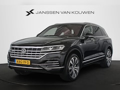 Volkswagen Touareg - 3.0 TSi eHybrid 4MOTION Elegance Trekhaak Luchtvering Panoramadak