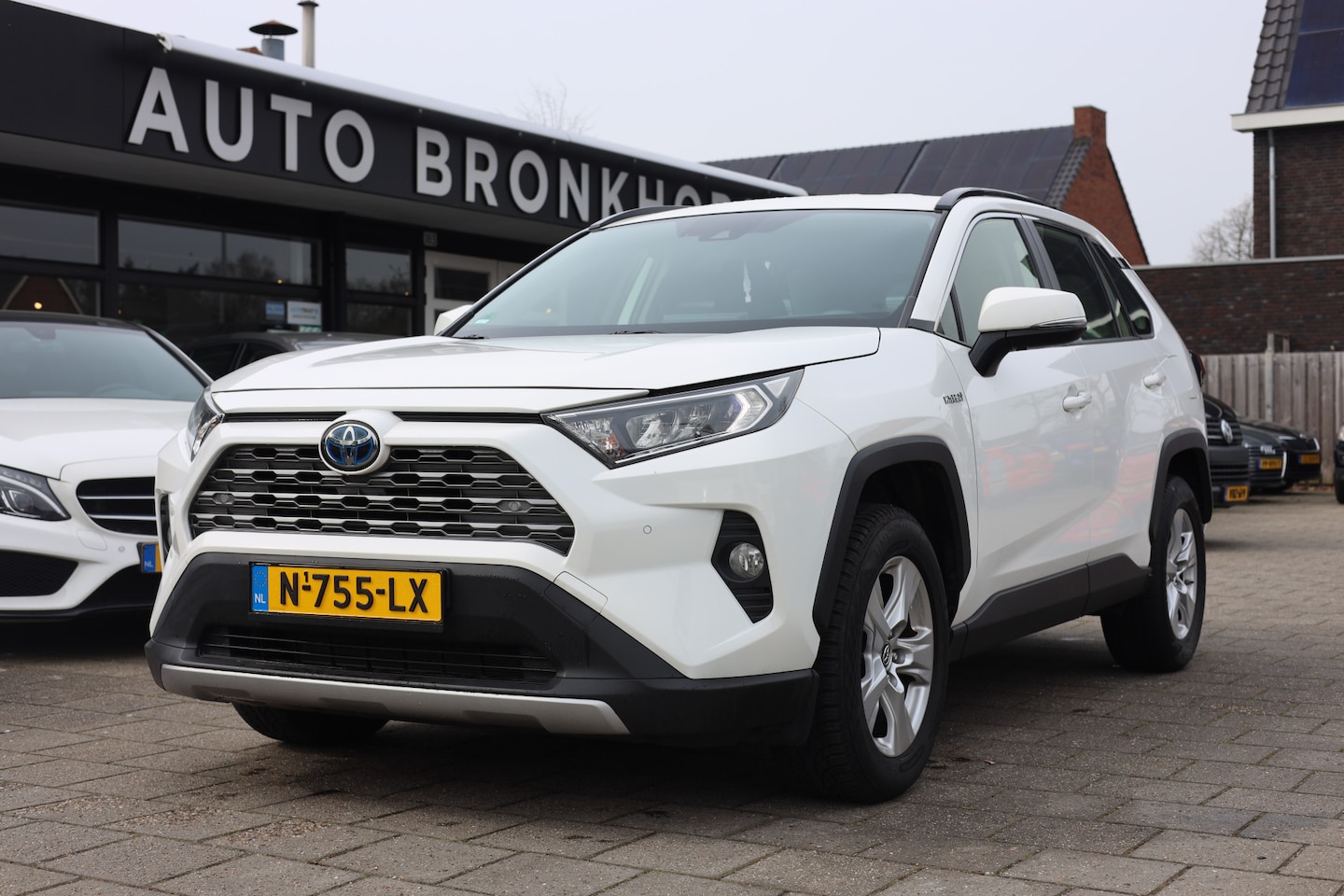 Toyota RAV4 - 2.5 HYBRID AUT | NAVI | CAMERA | TREKHAAK - AutoWereld.nl