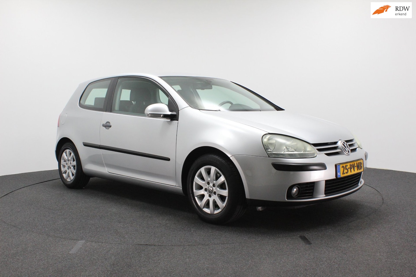 Volkswagen Golf - 1.6 FSI Comfortline | Airco | Zeer nette auto | Goed onderhouden | Cruise control | NAP - AutoWereld.nl