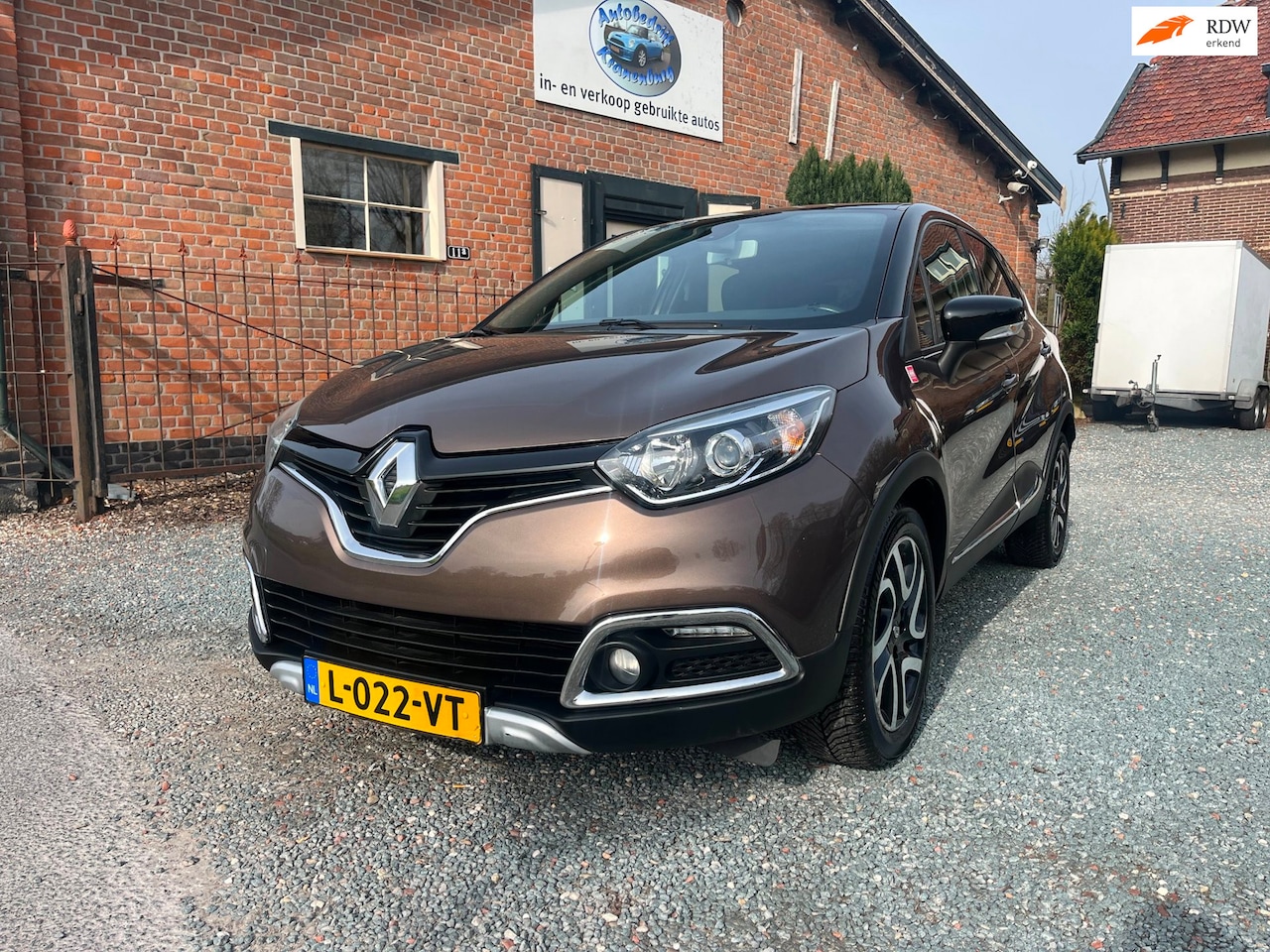 Renault Captur - 1.2 TCe Helly Hansen 1.2 TCe Helly Hansen ( Navigatie + Climate Controle + Trekhaak ) - AutoWereld.nl