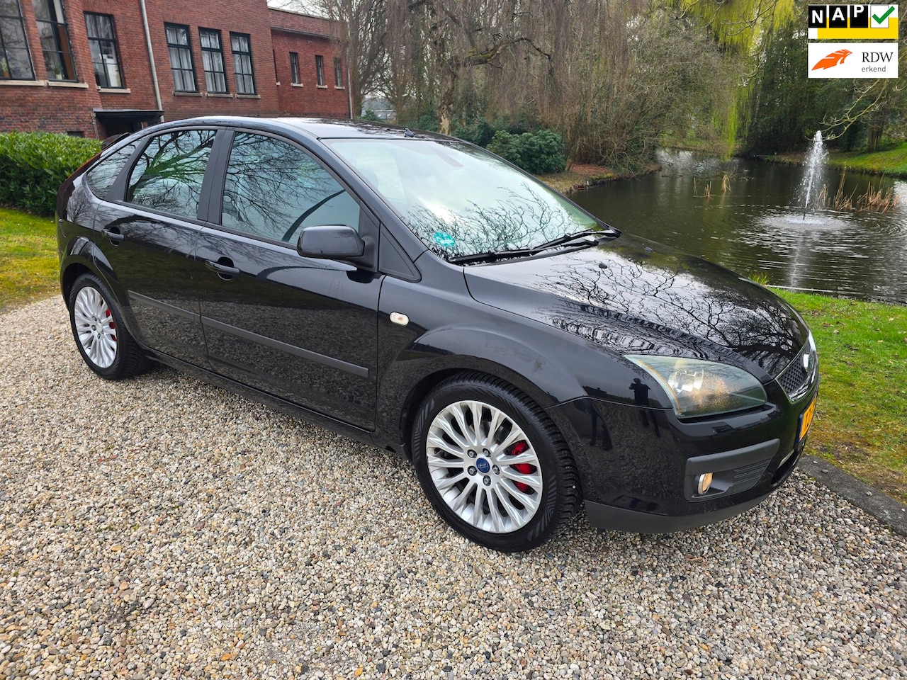 Ford Focus - 1.6-16V Futura Airco 5-deurs APK 02-2027 - AutoWereld.nl