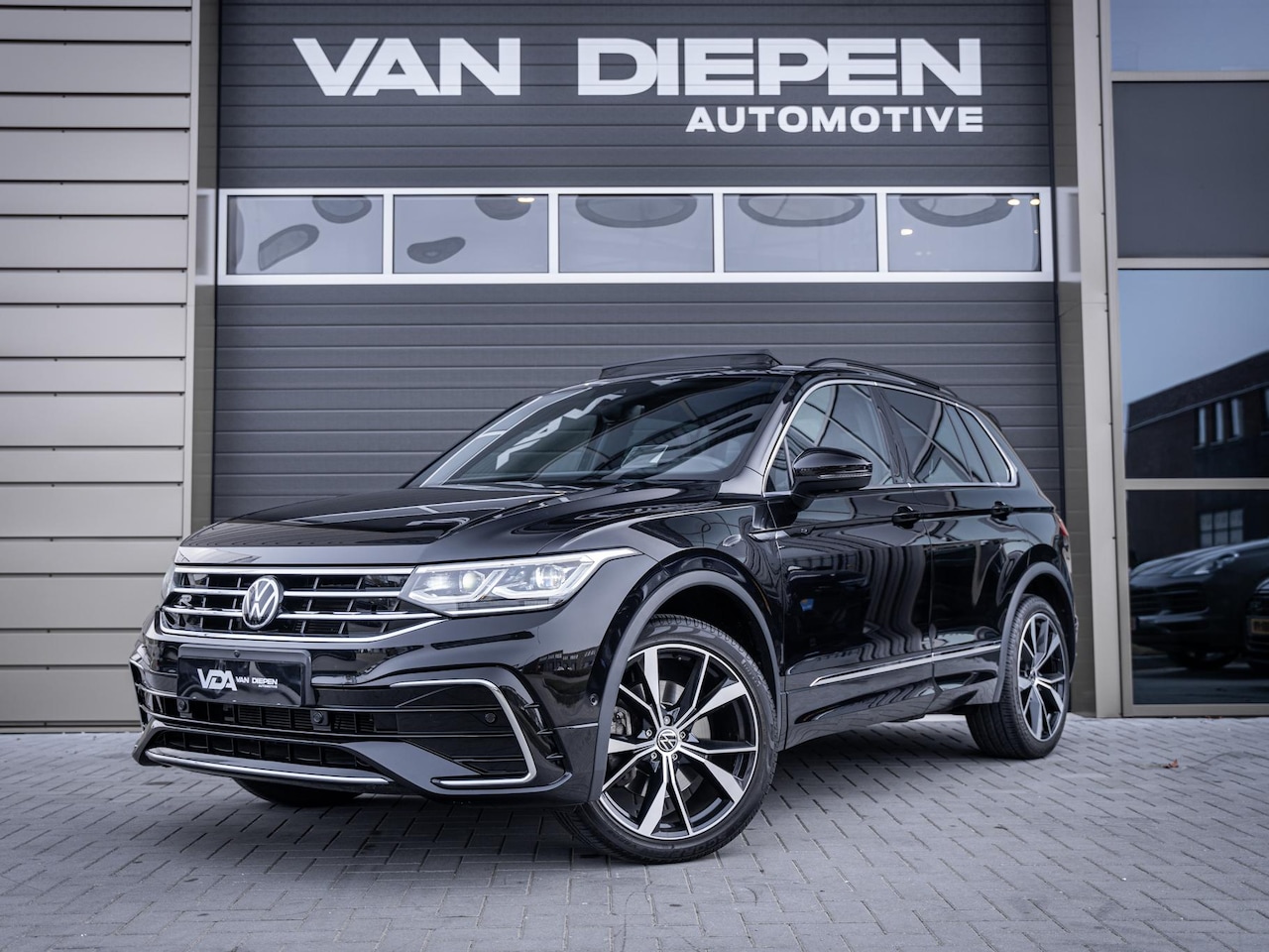 Volkswagen Tiguan - 2.0 TSI 4Motion - 3x R-Line l Pano l HUD l Leder l Memory l 20'' inch - AutoWereld.nl